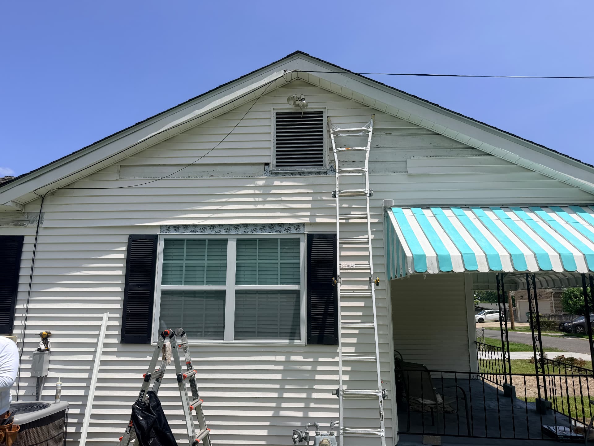 Finished exterior on Metairie home with siding and trim reinstalled after water damage repair by Cajun Home Services