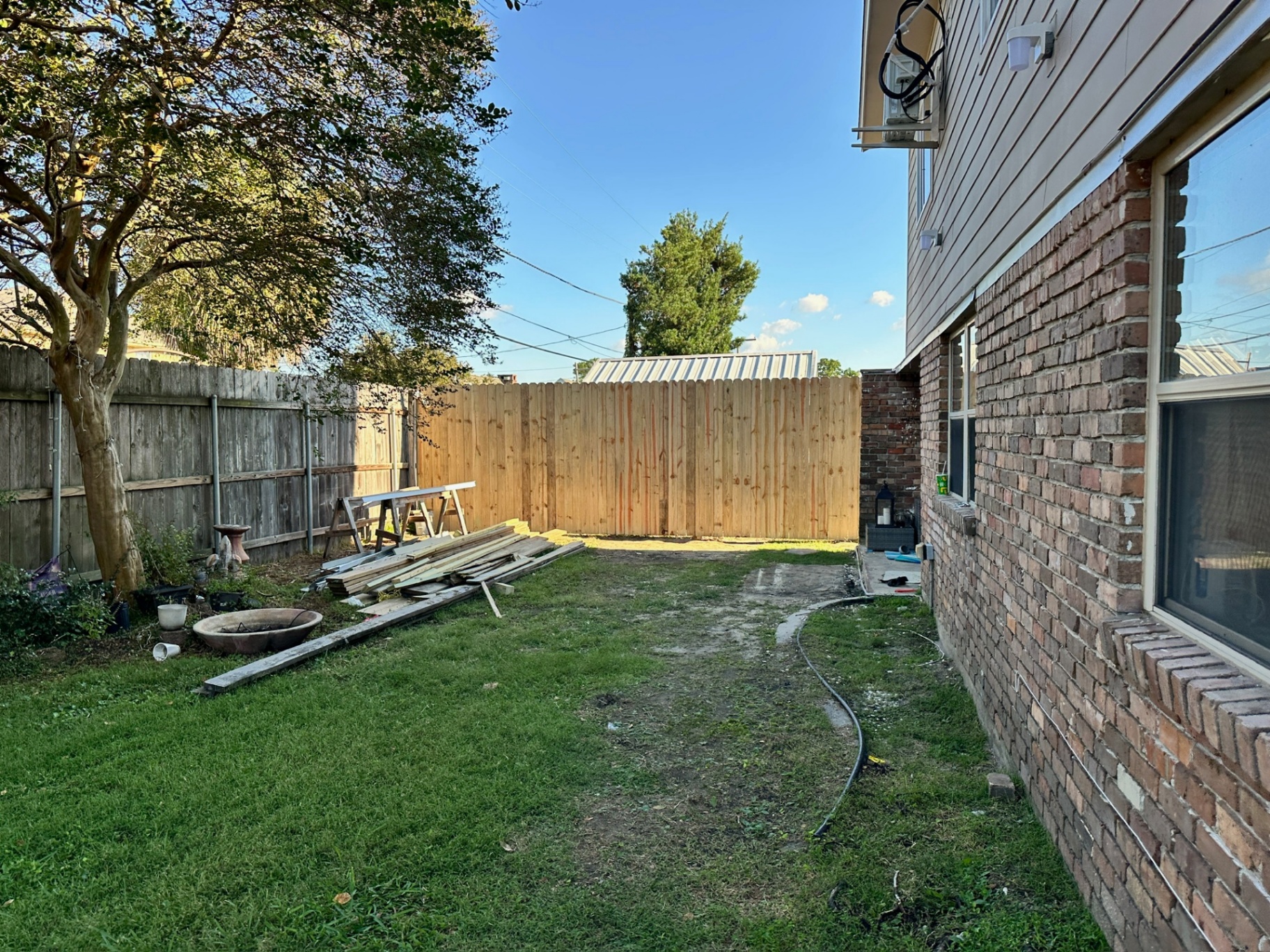 Finished side yard picket fence wide view Metairie Louisiana