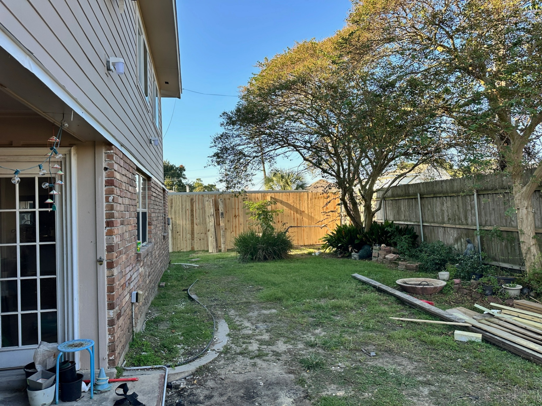 Finished picket privacy fence with crepe myrtle in Metairie backyard on Bissonet Dr Louisiana