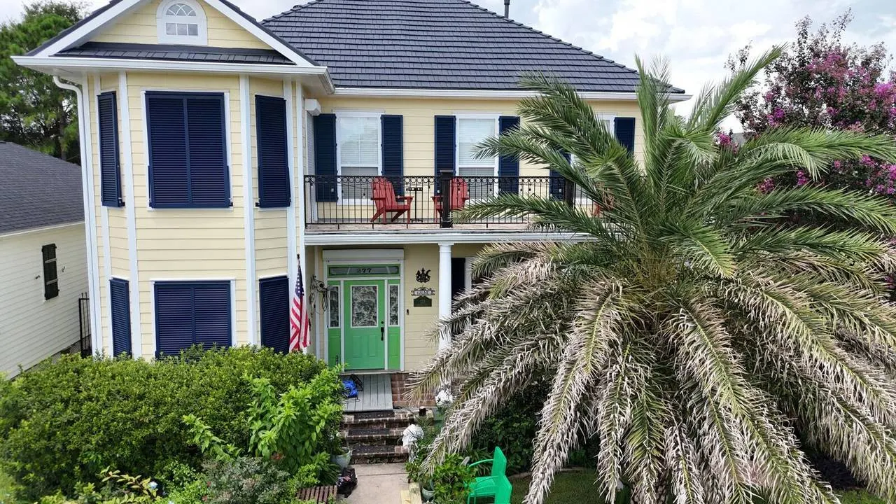 Historic home deck rebuild in Algiers Point, New Orleans with composite decking
