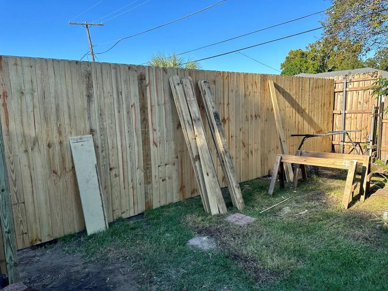 New wood fence installation in Metairie Louisiana