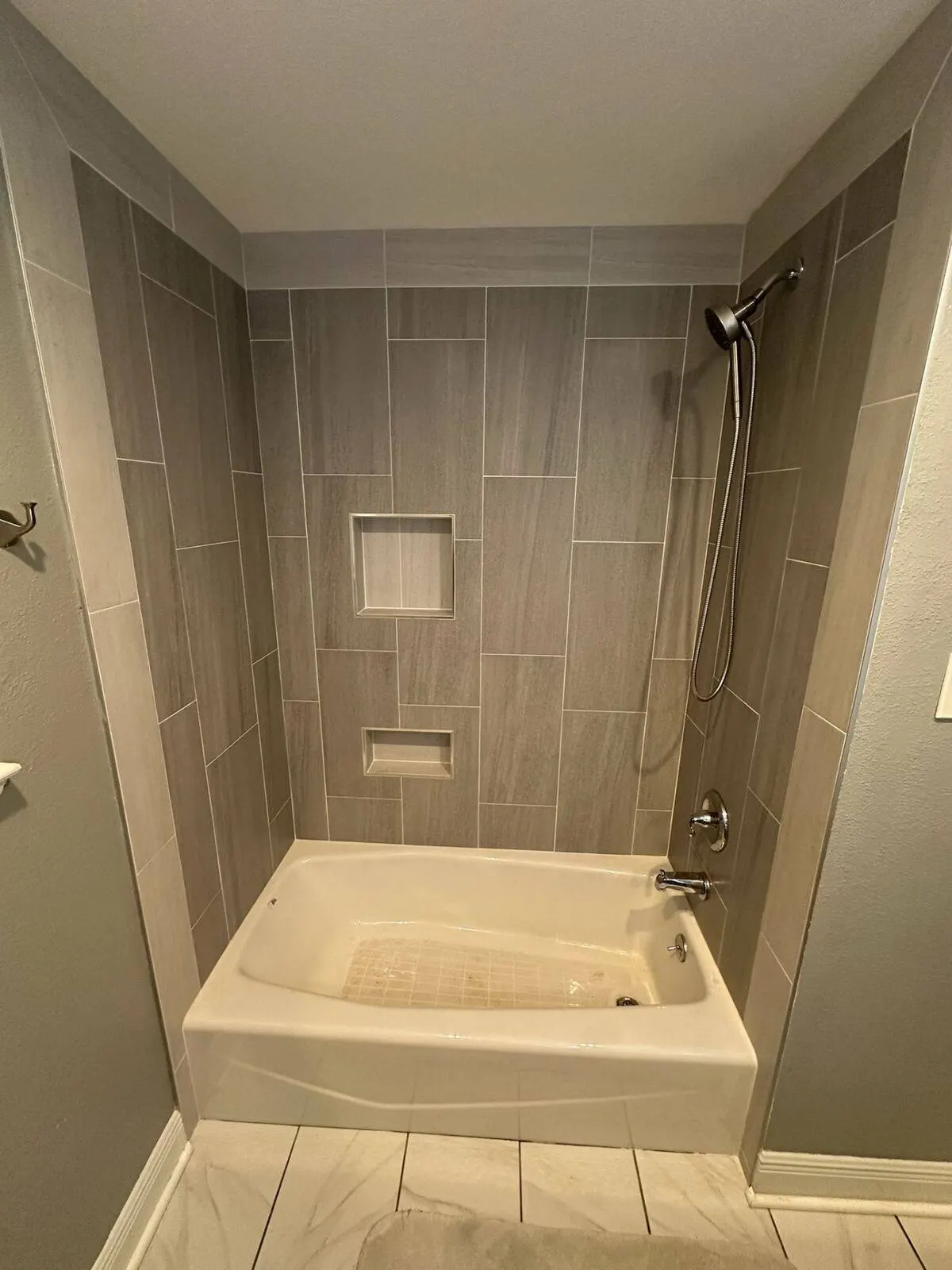 Tile tub surround bathroom remodel with built-in niches in Metairie Louisiana
